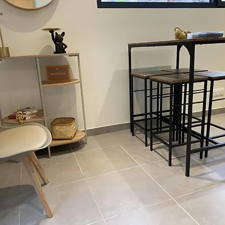 Maison Individuelle Avec Terrasse Et Parking