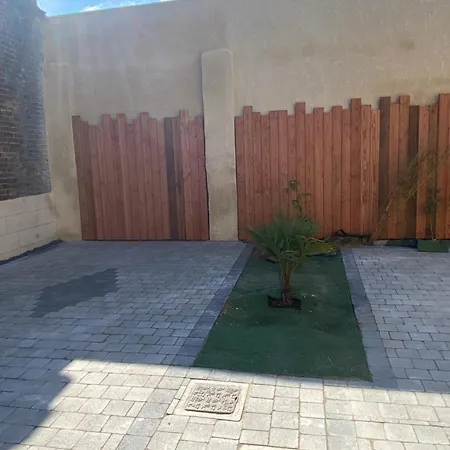 Maison Individuelle Avec Terrasse Et Parking *